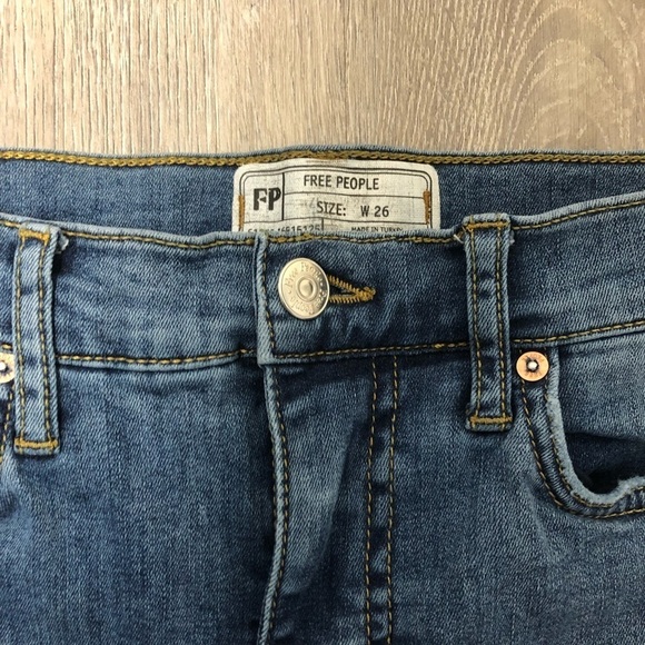 Free People Size 26 Jeans Medium Wash High Waisted Jeans Distressed Denim Jeans - Picture 3 of 5